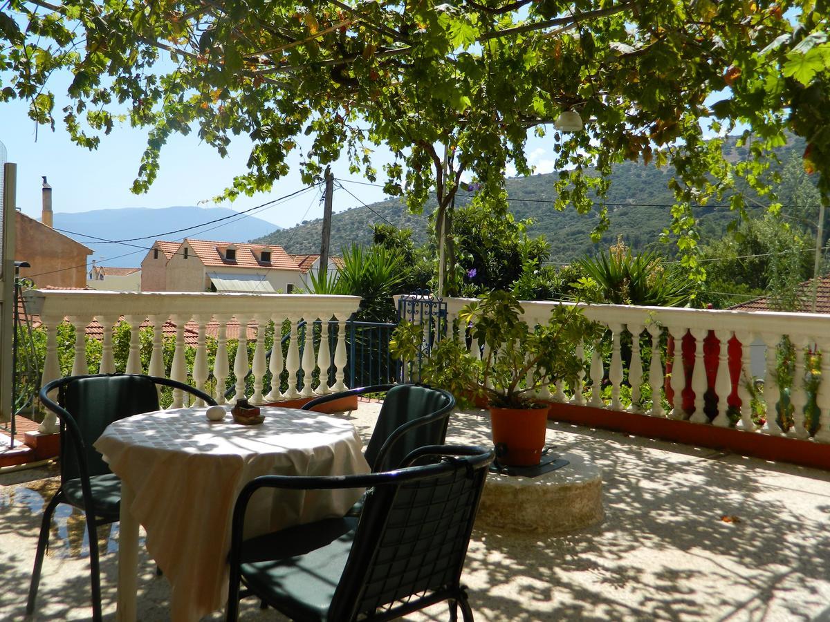 Logaras Apartments Agia Efimia Exterior foto