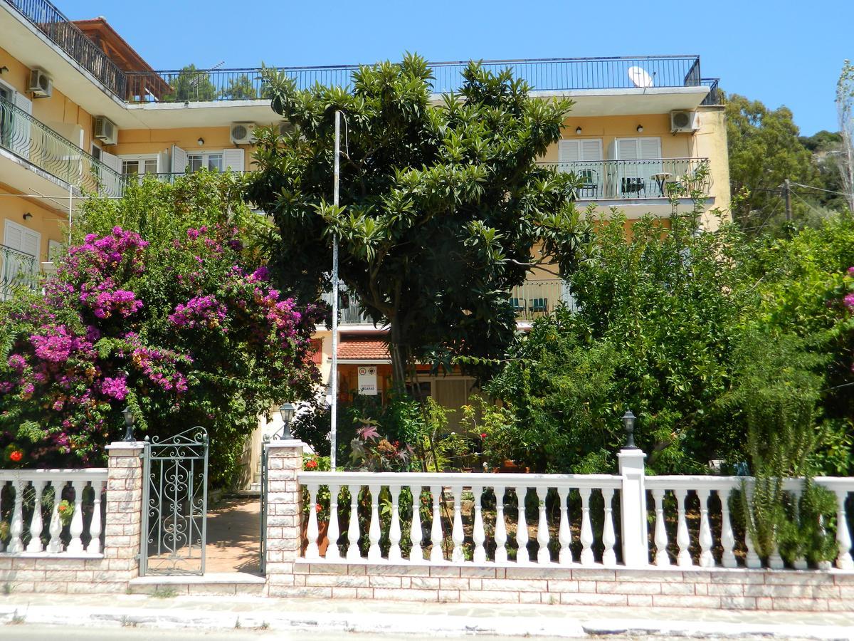 Logaras Apartments Agia Efimia Exterior foto
