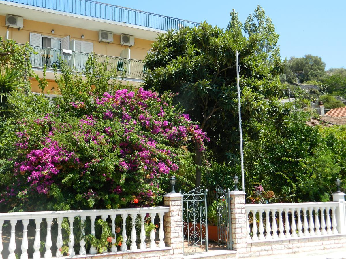 Logaras Apartments Agia Efimia Exterior foto